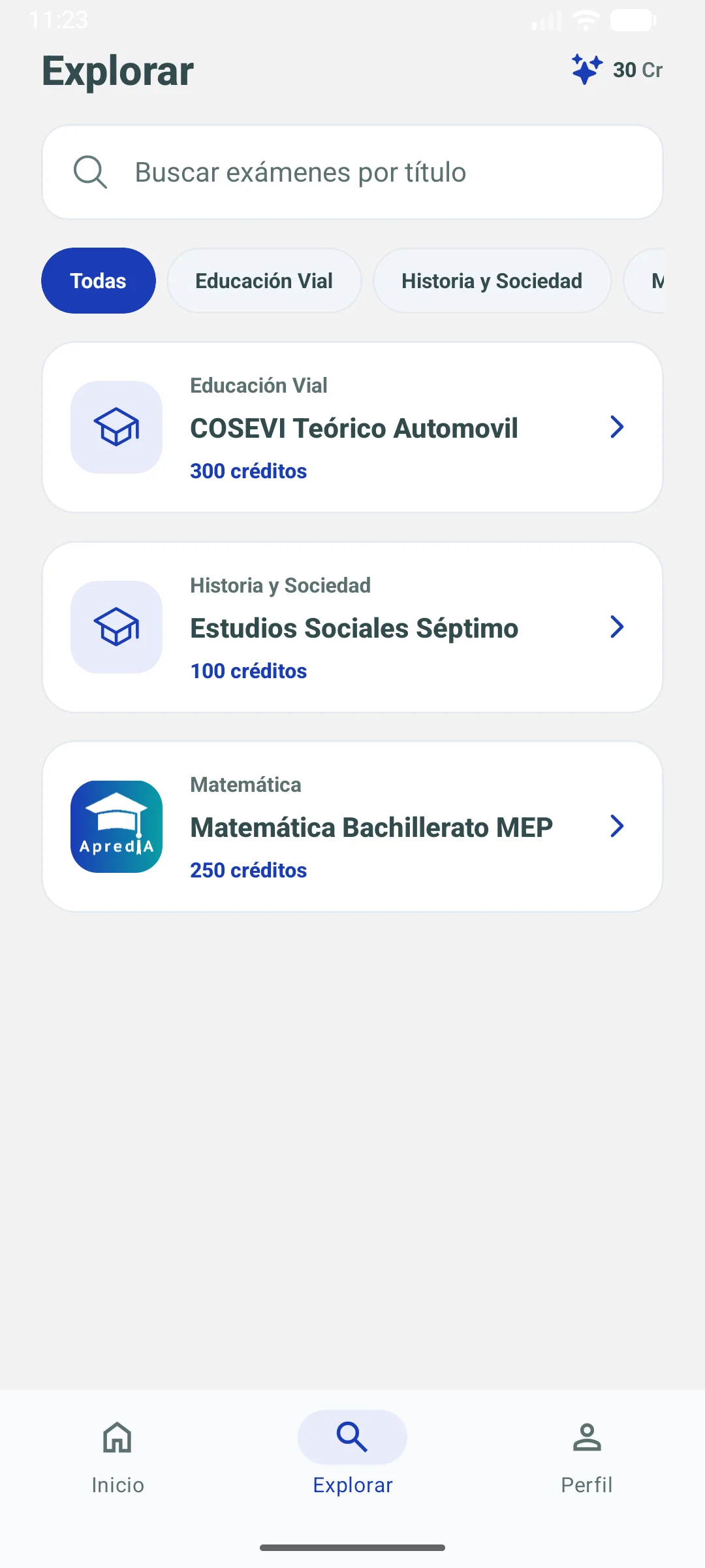 Pantalla Explorar actual de ApredIA con exámenes de educación vial, Estudios Sociales y Matemática